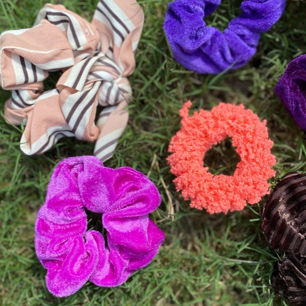 SCRUNCHIE PACK🩷💚🧡 - Picture 2 of 5